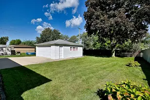 300 Wisconsin Dr, Des Plaines, IL 60016 - Photo 17