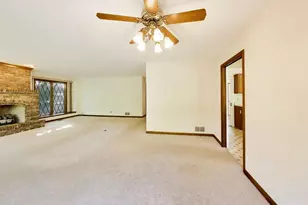 911 Glenwood Ln, Glenview, IL 60025 - Photo 11