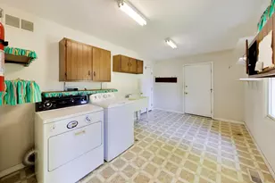 911 Glenwood Ln, Glenview, IL 60025 - Photo 29