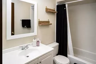 1302 E Washington St, Des Plaines, IL 60016 - Photo 17