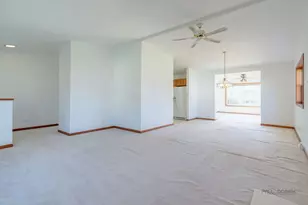 2724 Bluegrass Ct, Grayslake, IL 60030 - Photo 9