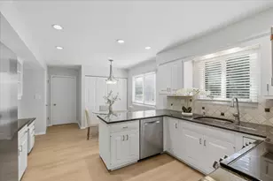 4568 Lindenwood Ln, Northbrook, IL 60062 - Photo 17