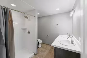 2404 Ridge Ave, Evanston, IL 60201 - Photo 11