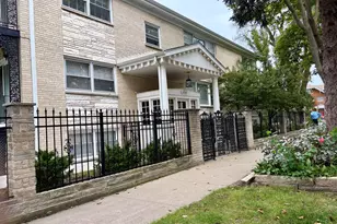 2538 W Arthur Ave, Chicago, IL 60645 - Photo 1