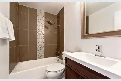7061 N Kedzie Avenue #305, Chicago, IL 60645 - Photo 7