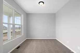 34 W Meadow Dr, Cortland, IL 60112 - Photo 7
