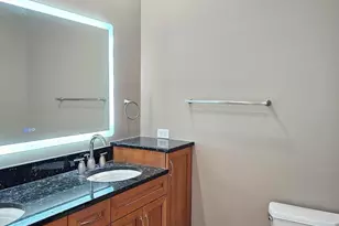 1310 W Fletcher St, Chicago, IL 60657 - Photo 19
