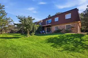 735 Grove Dr, Buffalo Grove, IL 60089 - Photo 17