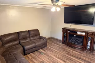 25 Meadowlark Ln, Carpentersville, IL 60110 - Photo 11