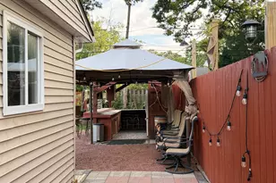 25 Meadowlark Ln, Carpentersville, IL 60110 - Photo 9