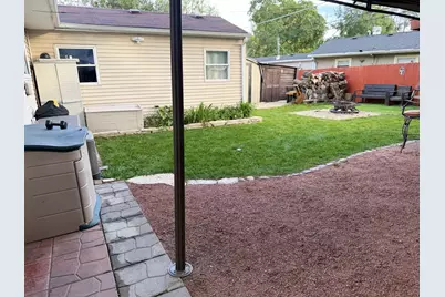 25 Meadowlark Lane, Carpentersville, IL 60110 - Photo 7