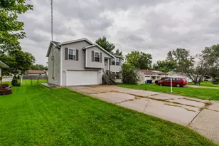 107 Lake St, Washington, IL 61571 - Photo 3