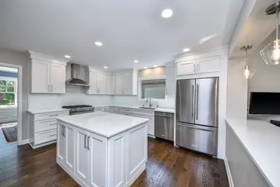 [Address not provided], Glen Ellyn, IL 60137 - Photo 3