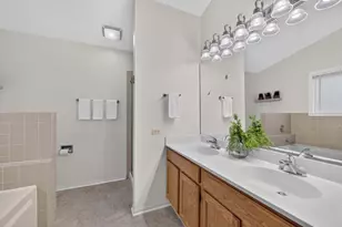 397 Meadowview Ln, Aurora, IL 60502 - Photo 25