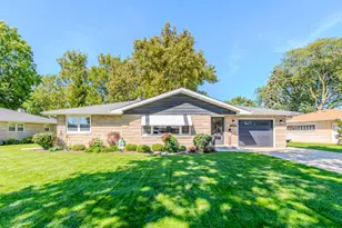 405 Bevan Dr E, Joliet, IL 60435 - Photo 1