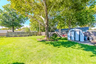 405 Bevan Dr E, Joliet, IL 60435 - Photo 11