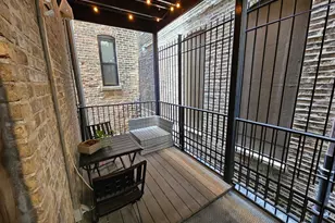 1454 W Blackhawk St, Chicago, IL 60642 - Photo 13