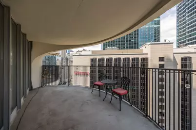 300 N State Street #2204, Chicago, IL 60654 - Photo 9