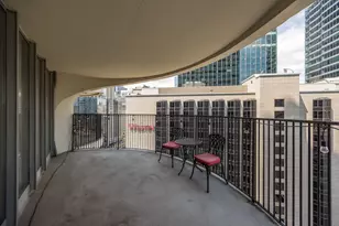 300 N State St, Chicago, IL 60654 - Photo 9