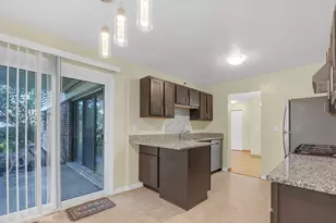 309 Maplewood Ct, Schaumburg, IL 60193 - Photo 5