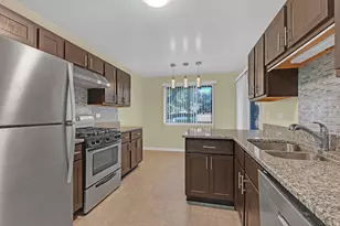 309 Maplewood Ct, Schaumburg, IL 60193 - Photo 3