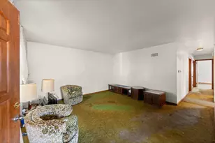 630 De Angelis Ct, Chicago Heights, IL 60411 - Photo 5