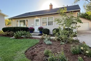 1445 N Webster St, Naperville, IL 60563 - Photo 3