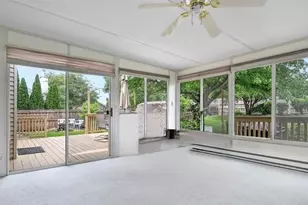 360 Lakeview Dr, Aurora, IL 60506 - Photo 9