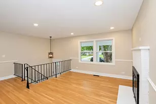 30W234 Claymore Ln, Naperville, IL 60563 - Photo 9