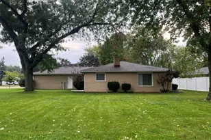 207 Illini Dr, Minooka, IL 60447 - Photo 3