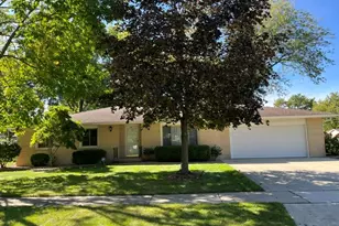 207 Illini Dr, Minooka, IL 60447 - Photo 1