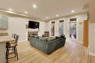 6100 N Hermitage Ave, Chicago, IL 60660 - Photo 3