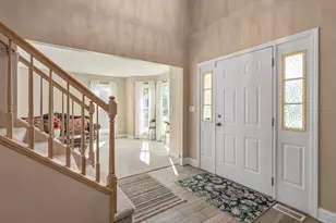 885 Stockbridge Pl, Elgin, IL 60120 - Photo 5