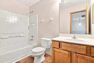 570 W Kristina Ln, Round Lake, IL 60073 - Photo 21