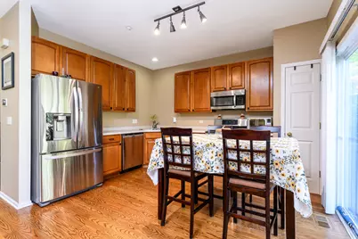 6080 Halloran Lane, Hoffman Estates, IL 60192 - Photo 9