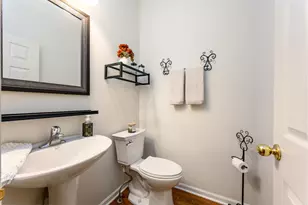 6080 Halloran Ln, Hoffman Estates, IL 60192 - Photo 11