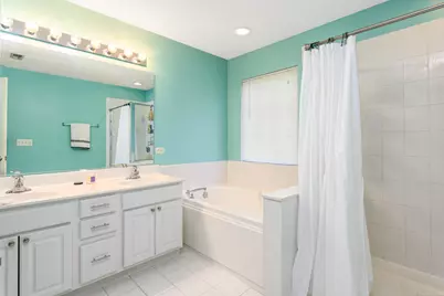 6080 Halloran Lane, Hoffman Estates, IL 60192 - Photo 15