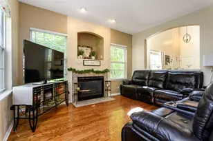 6080 Halloran Ln, Hoffman Estates, IL 60192 - Photo 7