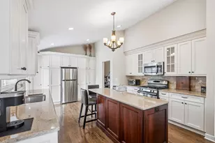 7730 Arcadia St, Morton Grove, IL 60053 - Photo 9