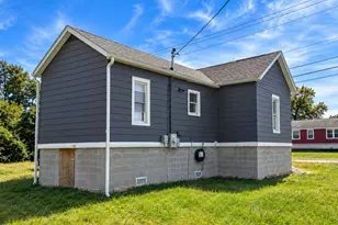 128 W North St, Watseka, IL 60970 - Photo 3