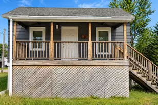 128 W North St, Watseka, IL 60970 - Photo 1