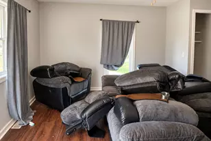128 W North St, Watseka, IL 60970 - Photo 5