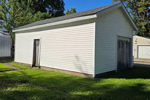 301 3rd St, Sherrard, IL 61281 - Photo 31