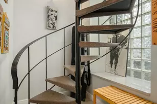 2008 W Roscoe St, Chicago, IL 60618 - Photo 19