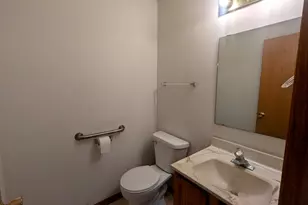 1053 School St, Rockford, IL 61101 - Photo 5
