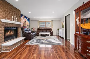 1160 Warwick Cir N, Hoffman Estates, IL 60169 - Photo 15