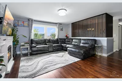 1160 Warwick Circle N, Hoffman Estates, IL 60169 - Photo 3