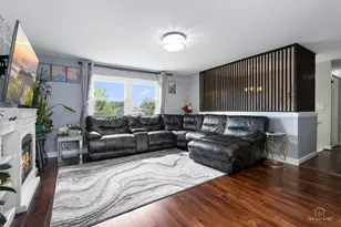 1160 Warwick Cir N, Hoffman Estates, IL 60169 - Photo 3