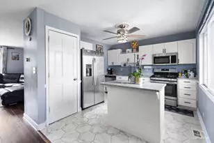 1160 Warwick Cir N, Hoffman Estates, IL 60169 - Photo 7