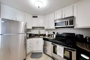 3200 N Lake Shore Dr, Chicago, IL 60657 - Photo 7